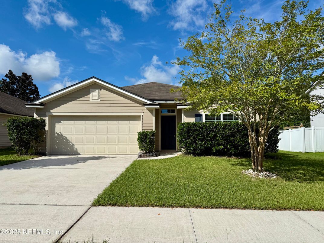 Attached, Exterior, Facade, Ranch