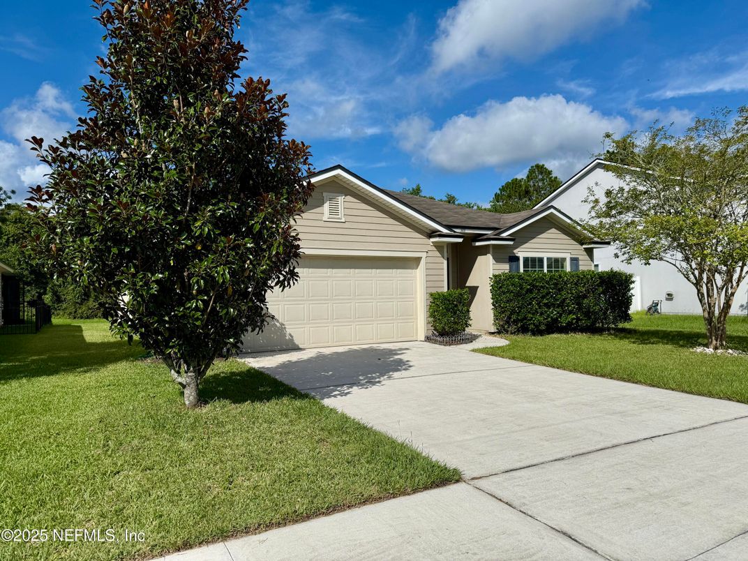 Attached, Exterior, Facade, Ranch