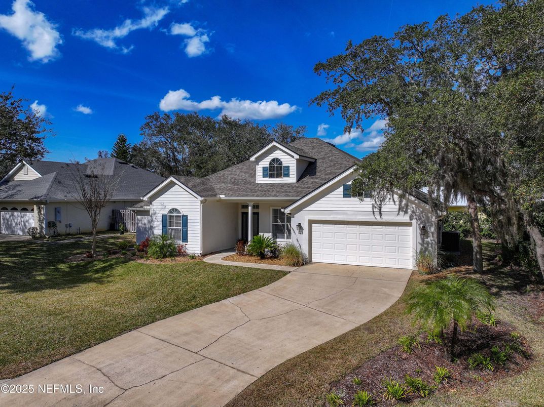 Attached, Exterior, Facade, Ranch