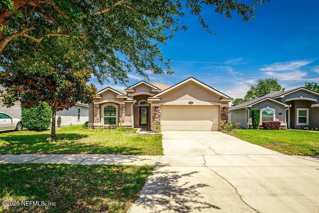 Attached, Exterior, Facade, Ranch