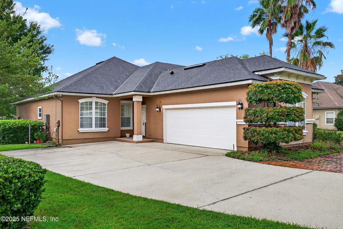 Attached, Exterior, Facade, French Provincial