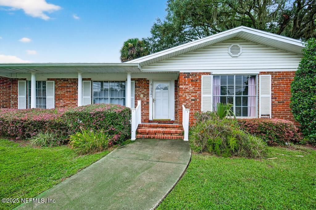 Exterior, Facade, Brick Facade, Ranch
