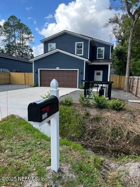 Attached, Exterior, Facade, None