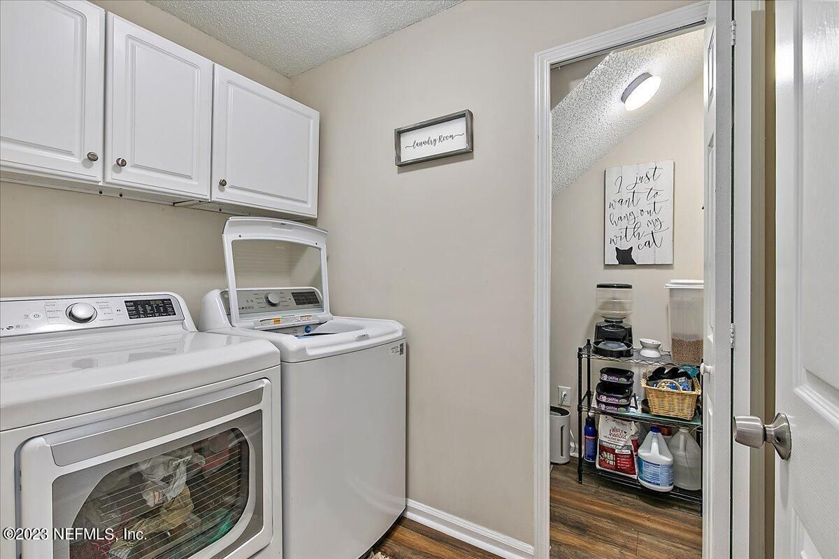 Interior, Washer, Wood Texture Flooring