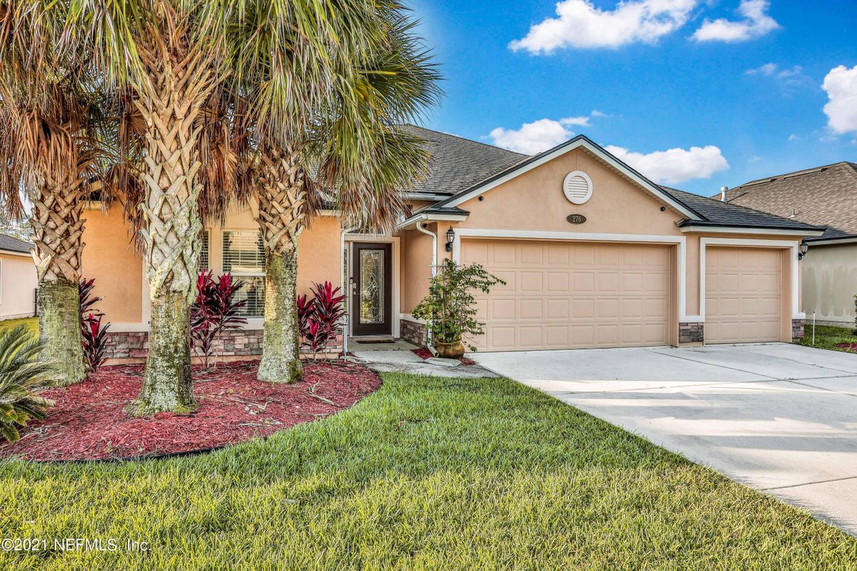 Attached, Exterior, Facade, Ranch