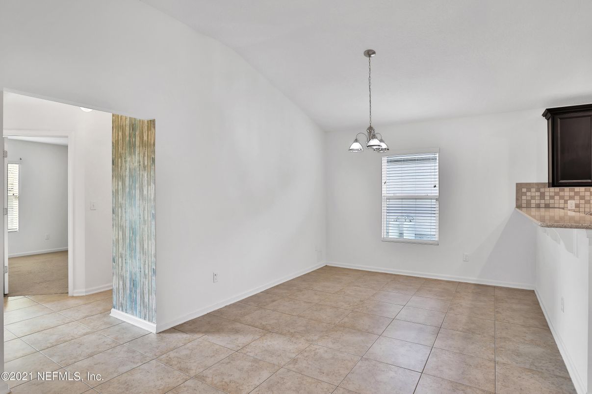 Empty room, Interior, Pendant Lights