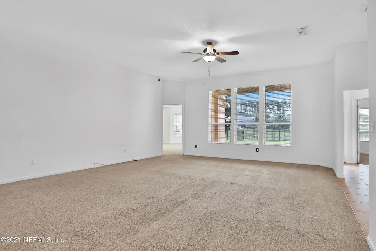 Empty room, Interior