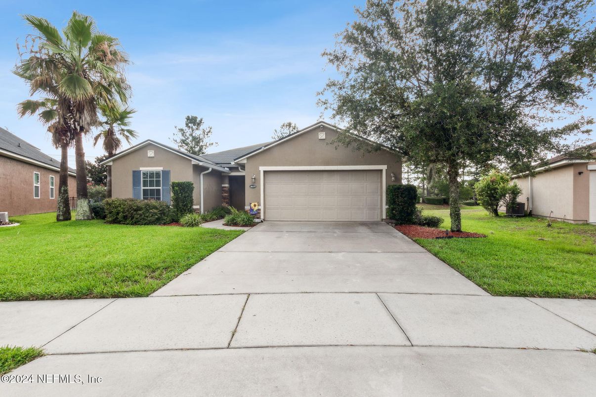 Attached, Exterior, Facade, Ranch