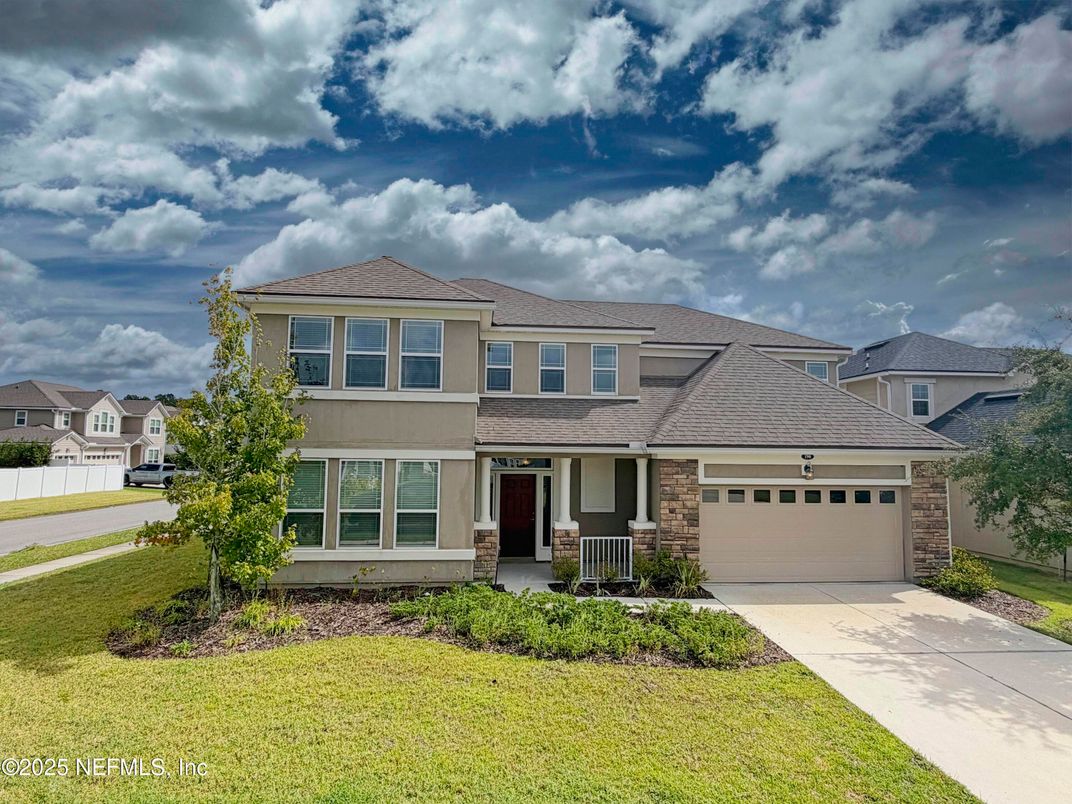 Attached, Exterior, Facade, Mediterranean