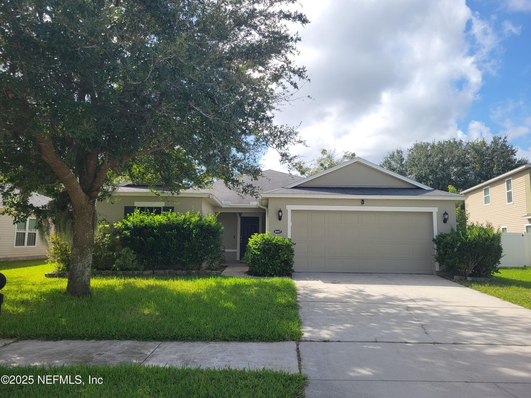 Attached, Exterior, Facade, Ranch