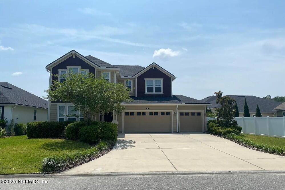 Attached, Exterior, Facade, American Craftsman