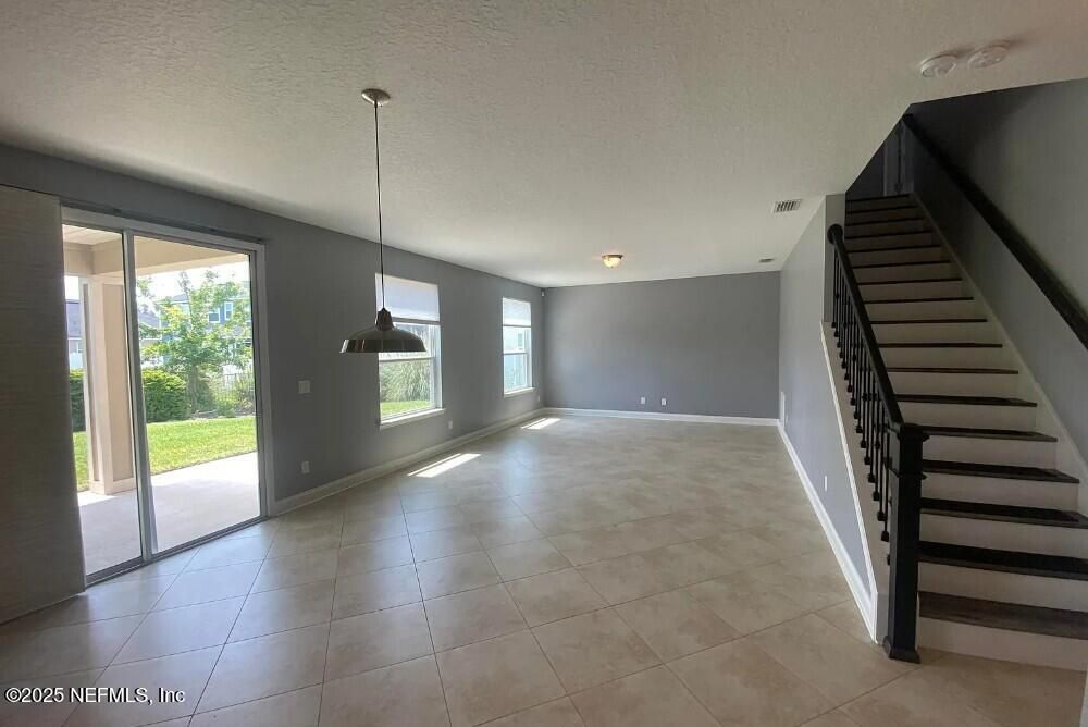 Empty room, Interior, Pendant Lights