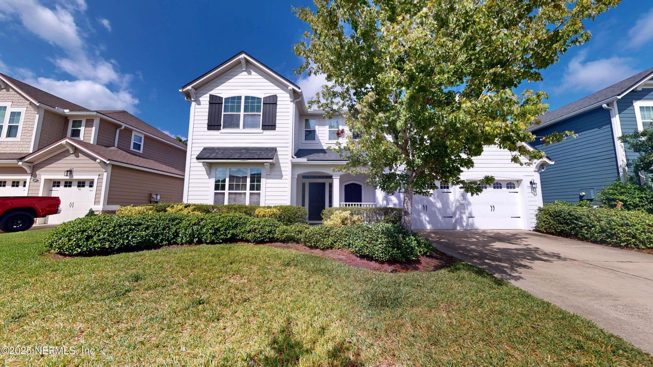 Attached, Exterior, Facade, Farmhouse