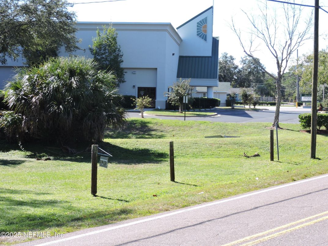 Exterior, Facade, Modern