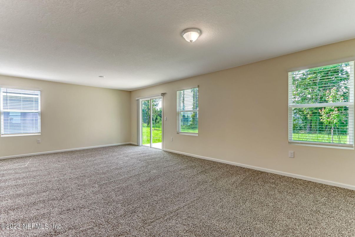 Empty room, Interior