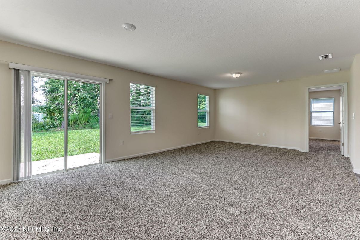 Empty room, Interior