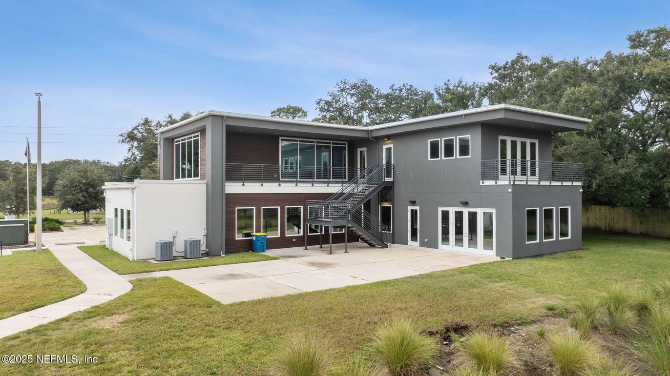 Backyard, Exterior, Facade, Modern