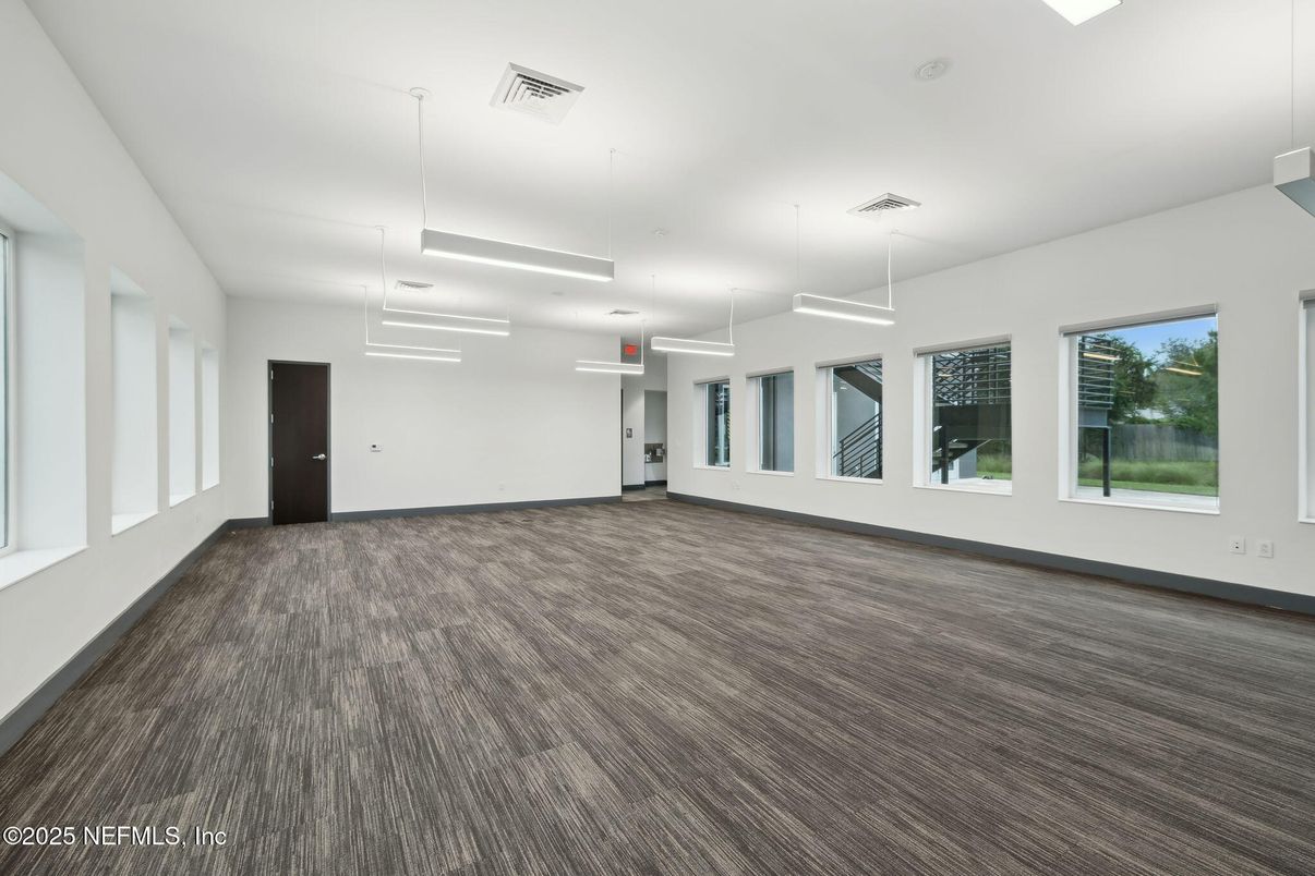 Empty room, Interior, Pendant Lights