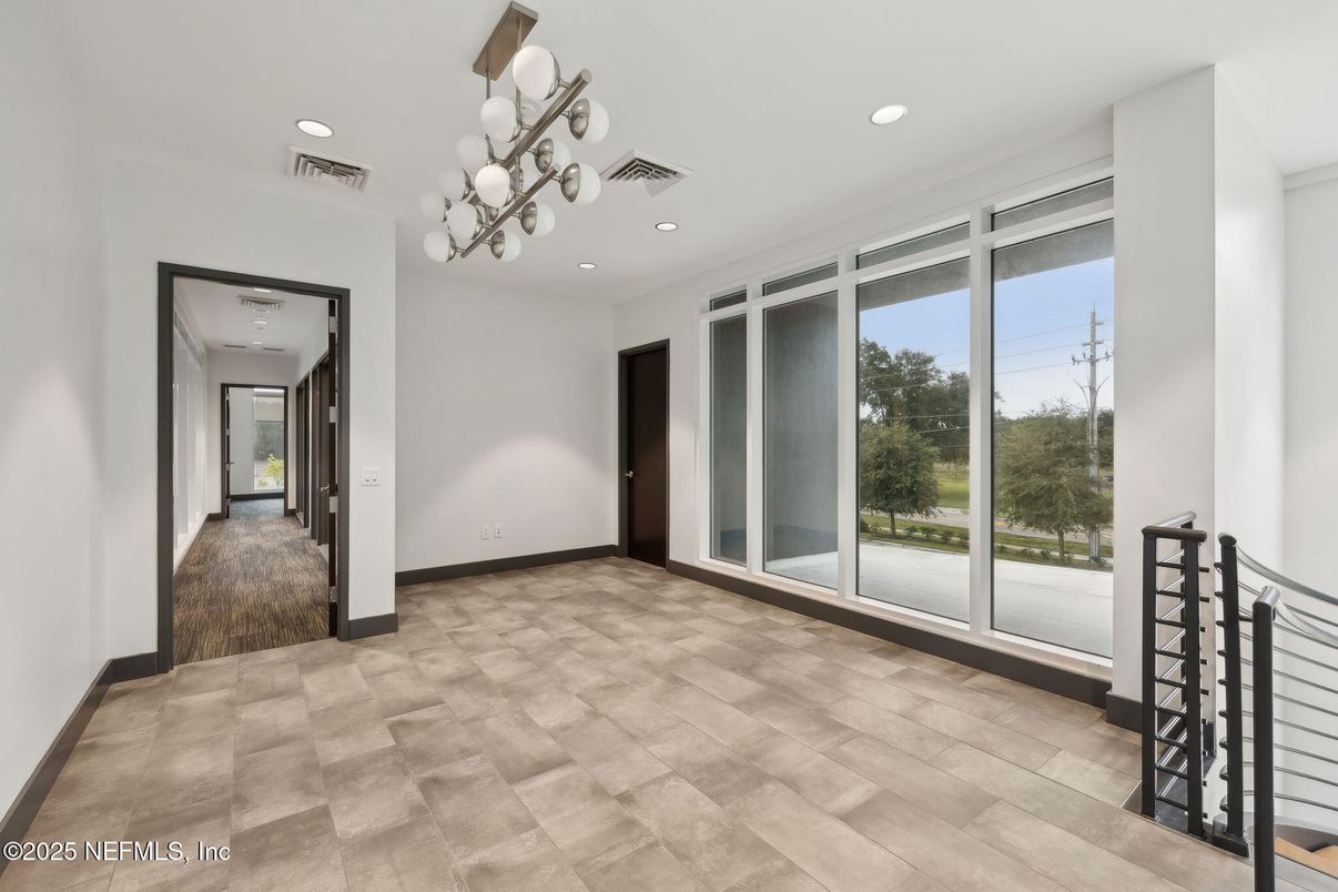 Empty room, Interior, Recessed Lighting