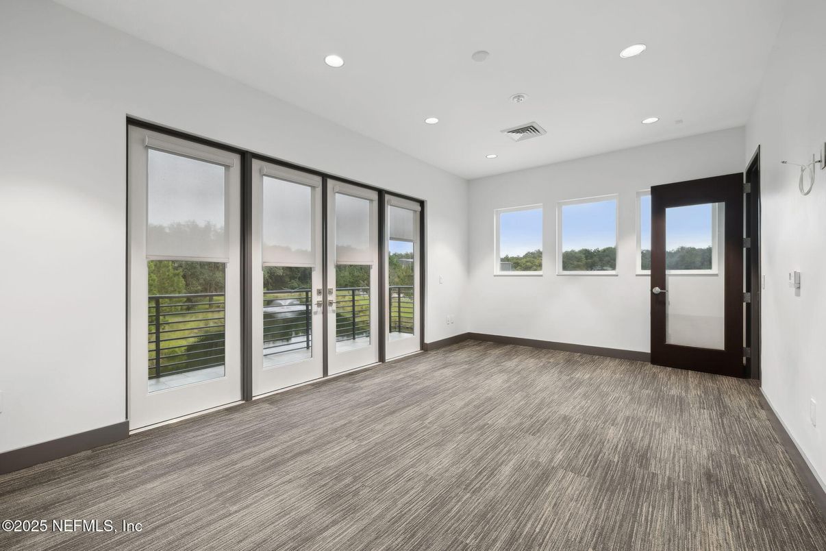 Empty room, Interior, Recessed Lighting