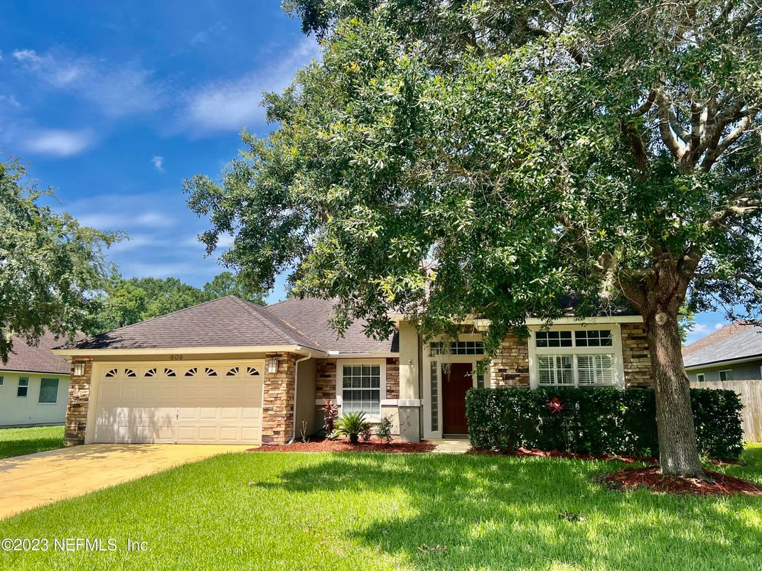 Attached, Exterior, Facade, Ranch