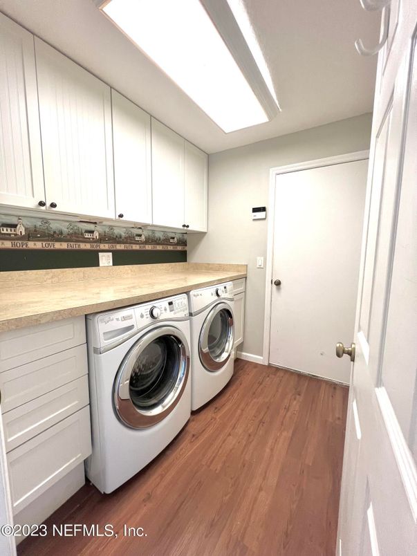 Interior, Washer, Wood Texture Flooring