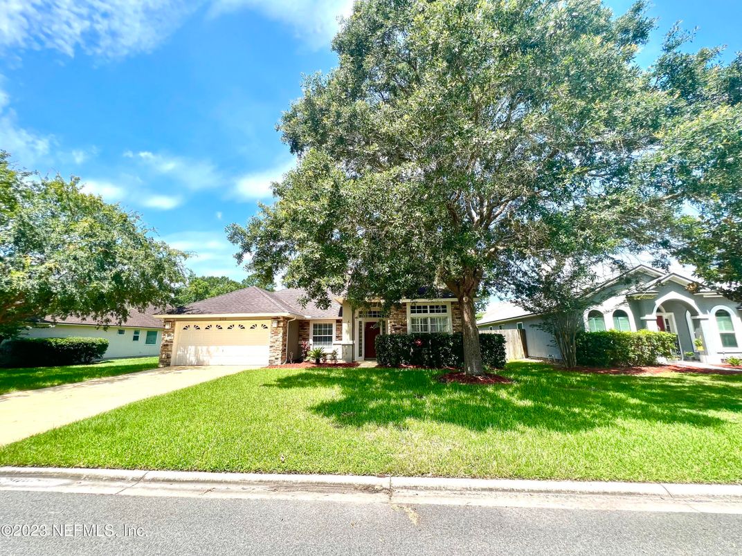 Attached, Exterior, Facade, Ranch