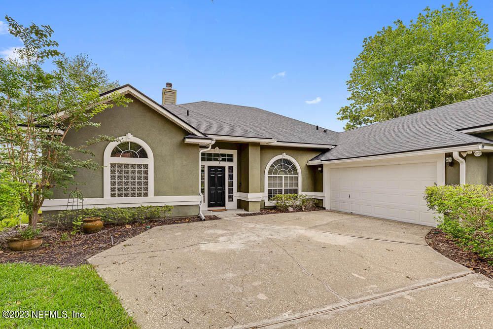 Attached, Exterior, Facade, Ranch