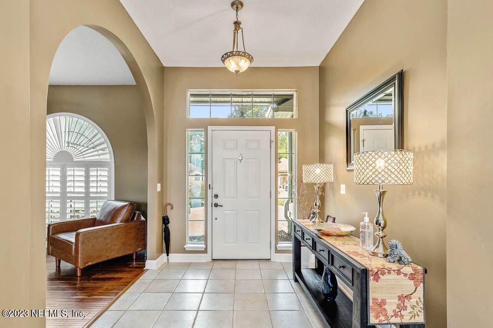 Interior, Pendant Lights, Wood Texture Flooring