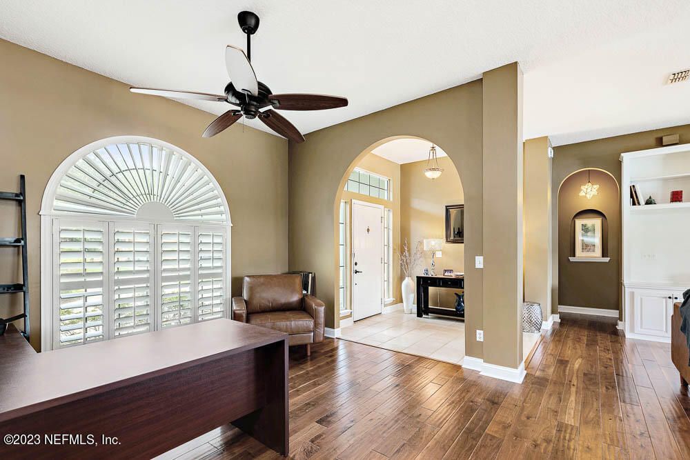 Interior, Pendant Lights, Wood Texture Flooring