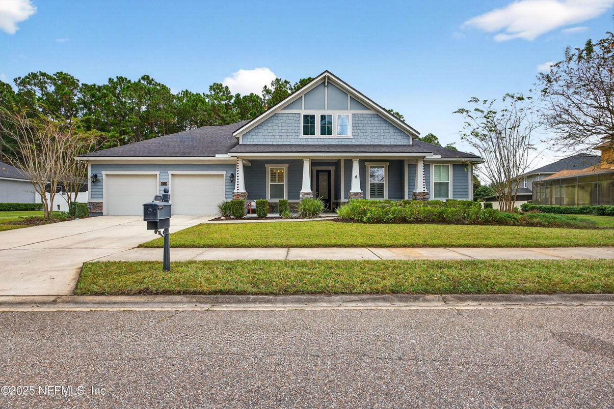 Attached, Exterior, Facade, Ranch