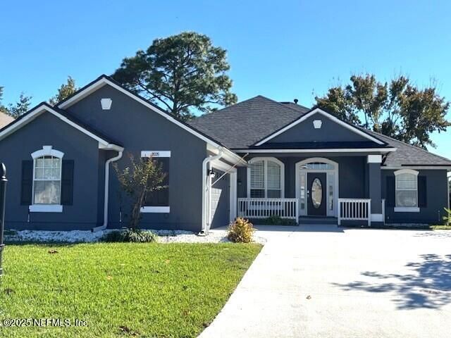 Backyard, Exterior, Facade, Ranch