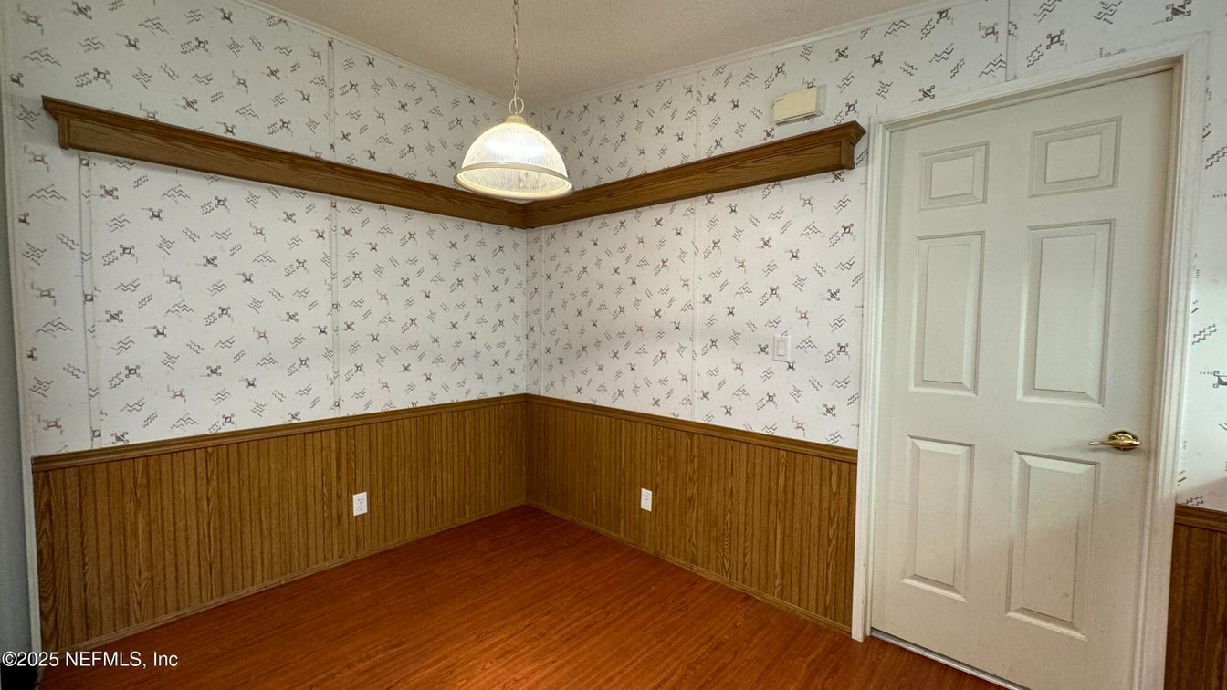 Interior, Pendant Lights, Wood Texture Flooring