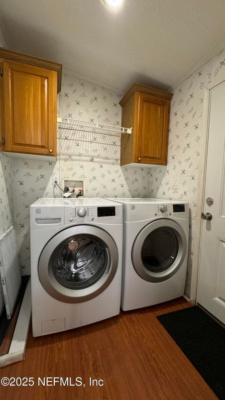Interior, Washer, Wood Texture Flooring