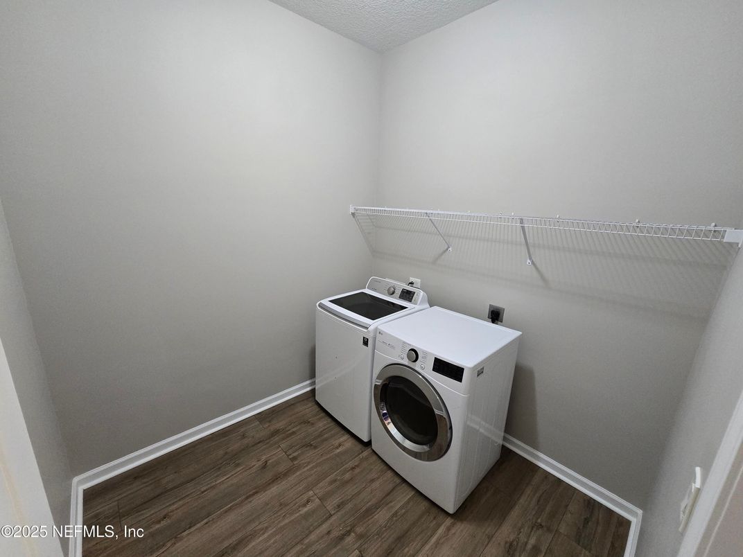 Interior, Washer, Wood Texture Flooring