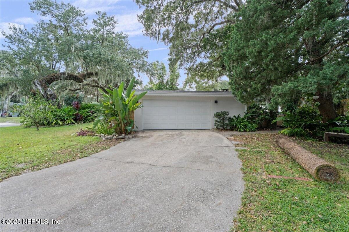 Detached Garage, Exterior