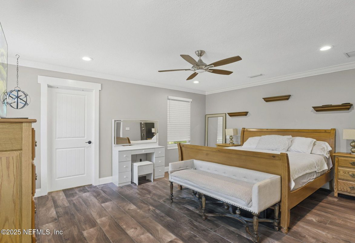 Bedroom, Interior, Pendant Lights, Recessed Lighting, Wood Texture Flooring
