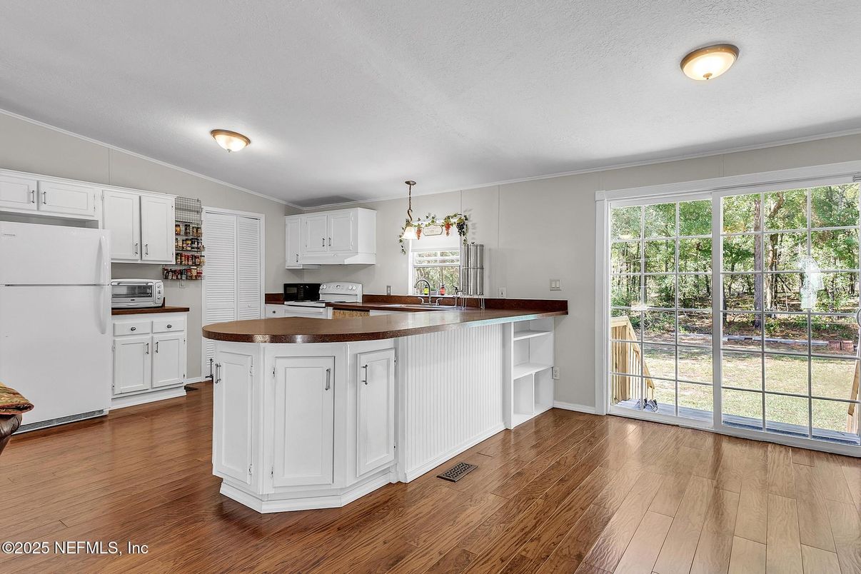 Interior, Kitchen, Pendant Lights, Wood Texture Flooring