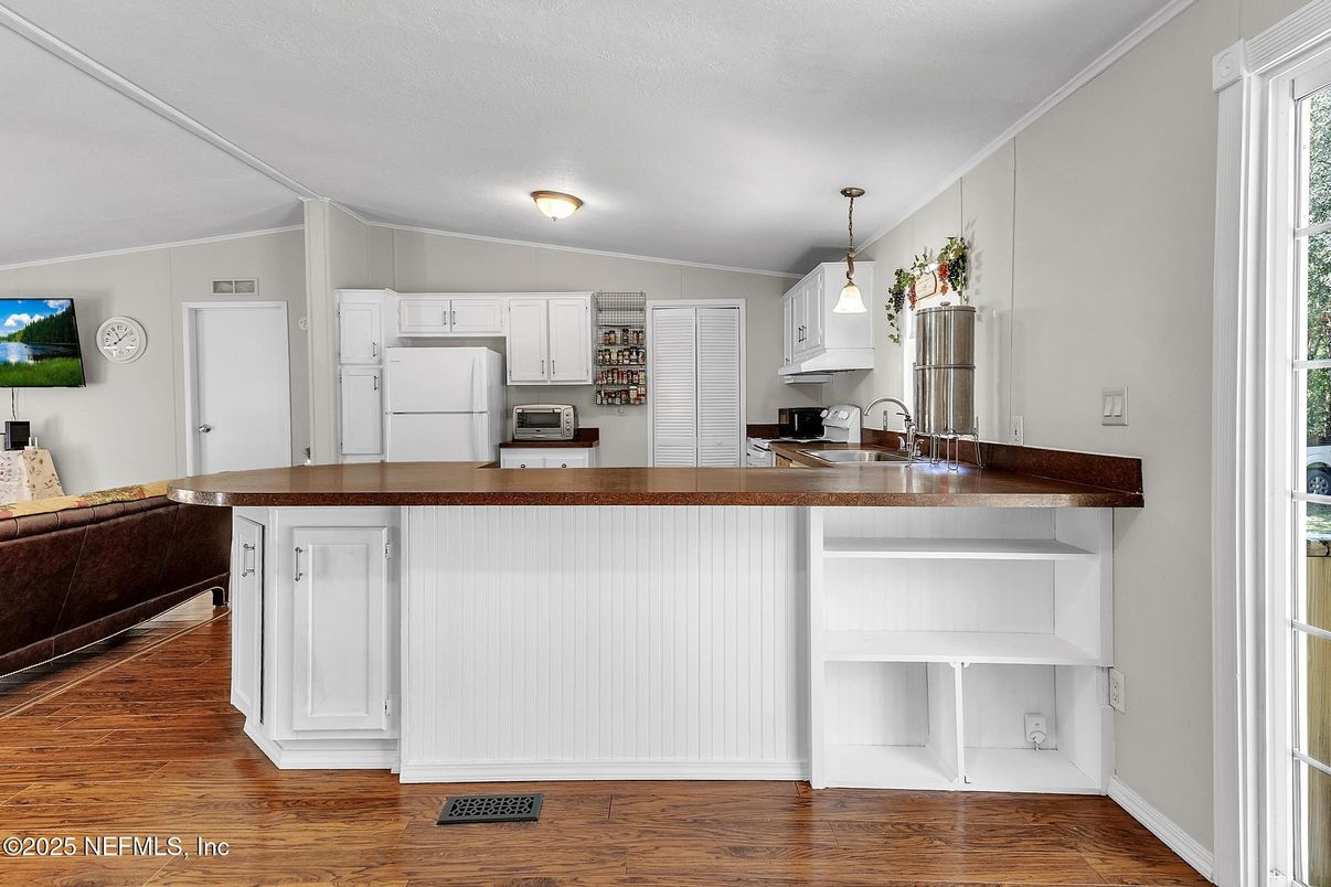 Interior, Kitchen, Pendant Lights, Wood Texture Flooring