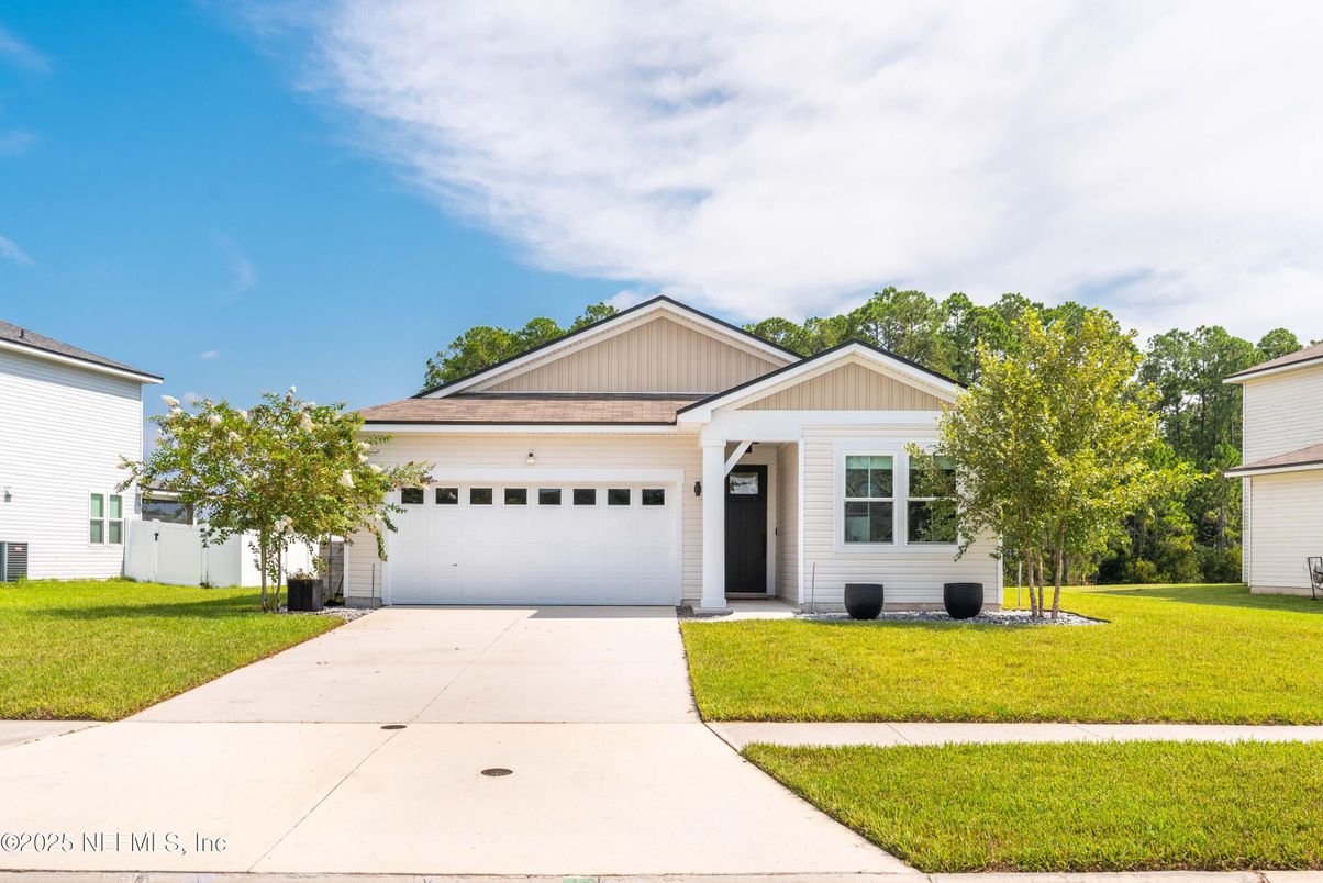 Attached, Exterior, Facade, Farmhouse