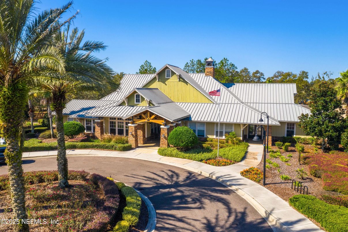 Exterior, Facade, Brick Facade, Farmhouse