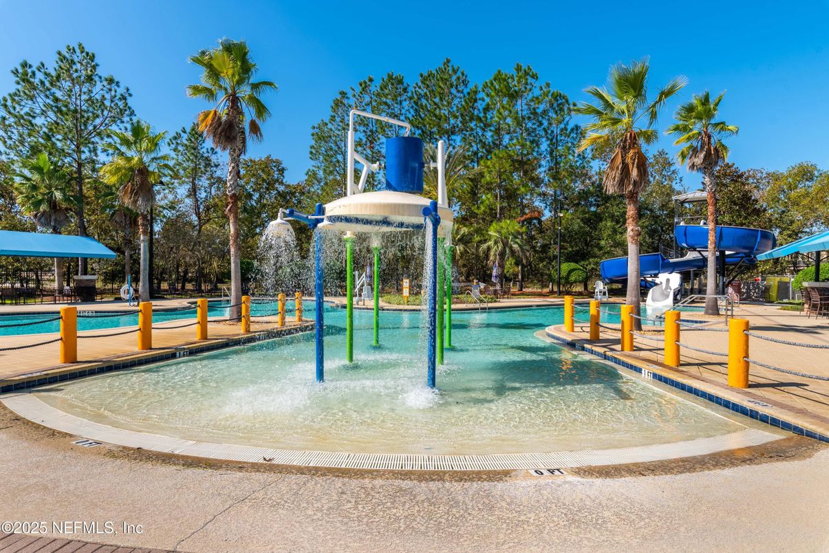 Exterior, Playground, Pool
