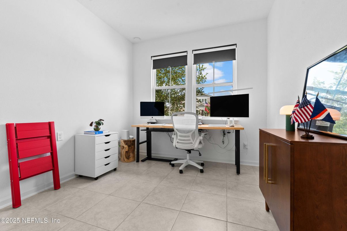 Home Office, Interior