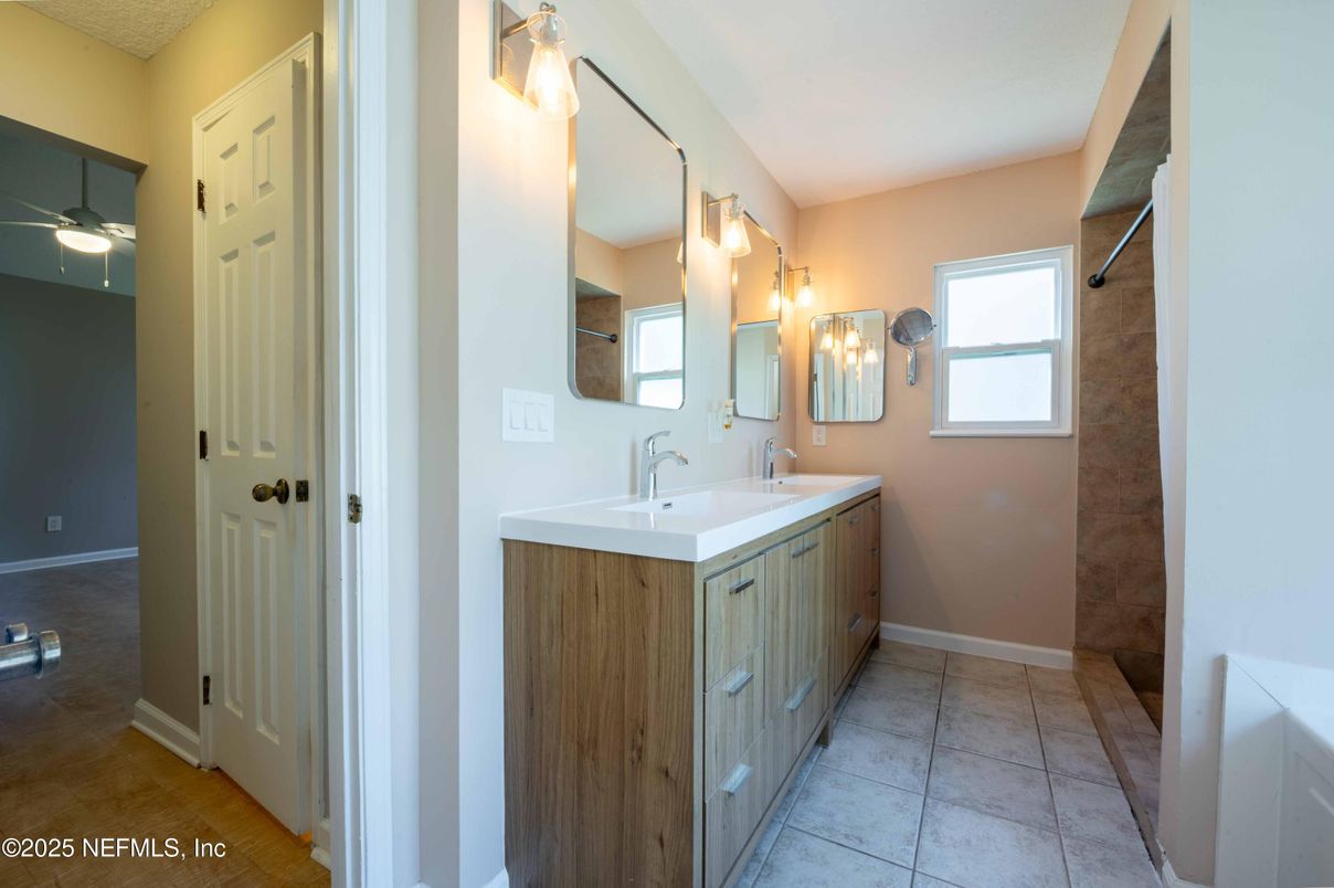 Bathroom, Dual Sink Vanities, Interior