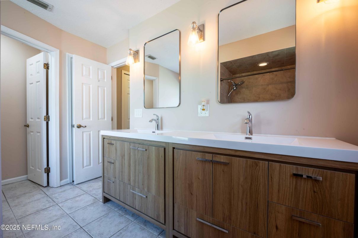 Bathroom, Dual Sink Vanities, Interior