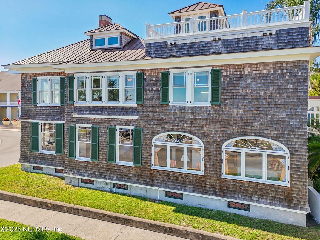 Exterior, Facade, Georgian