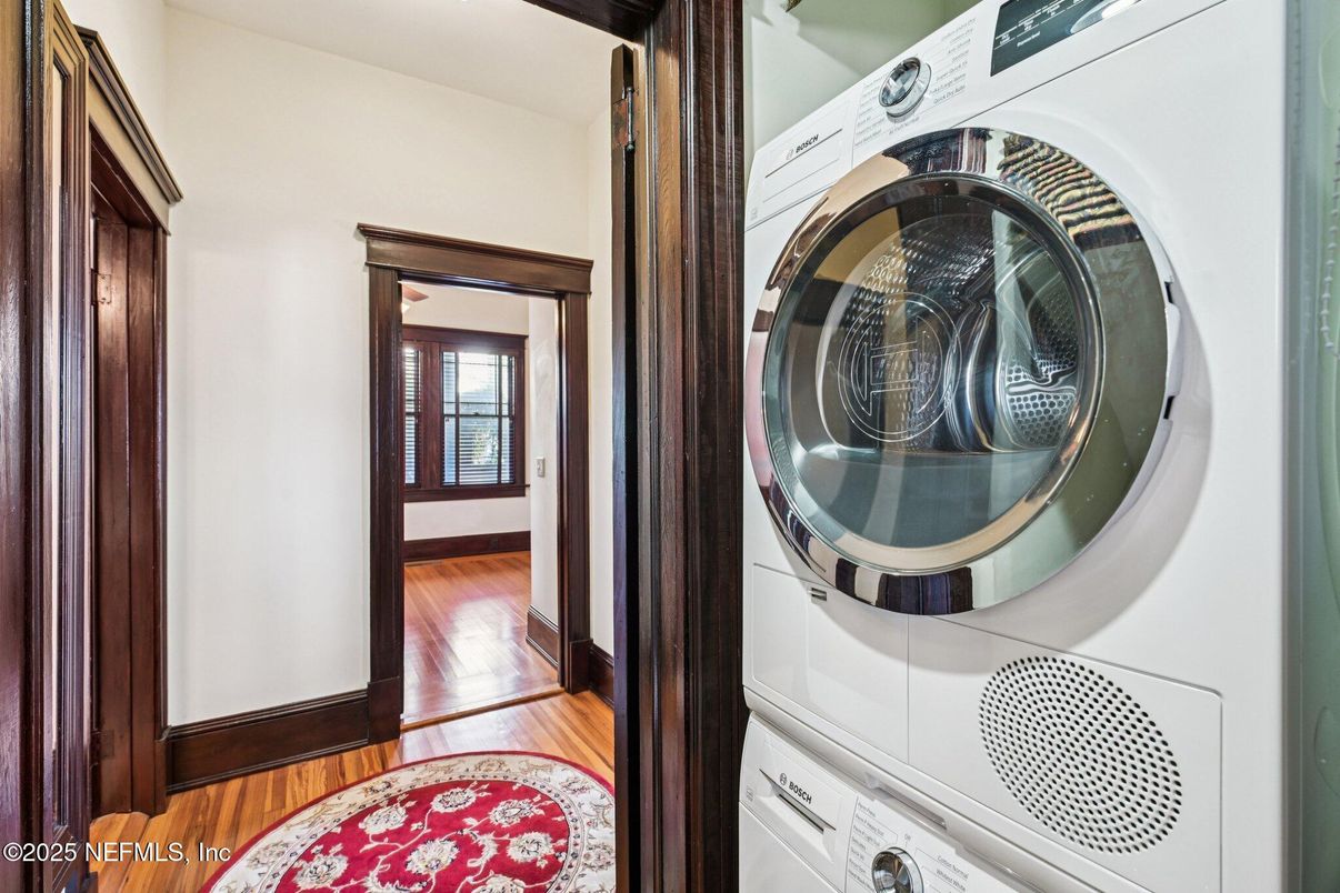 Interior, Utility Closets, Washer, Wood Texture Flooring