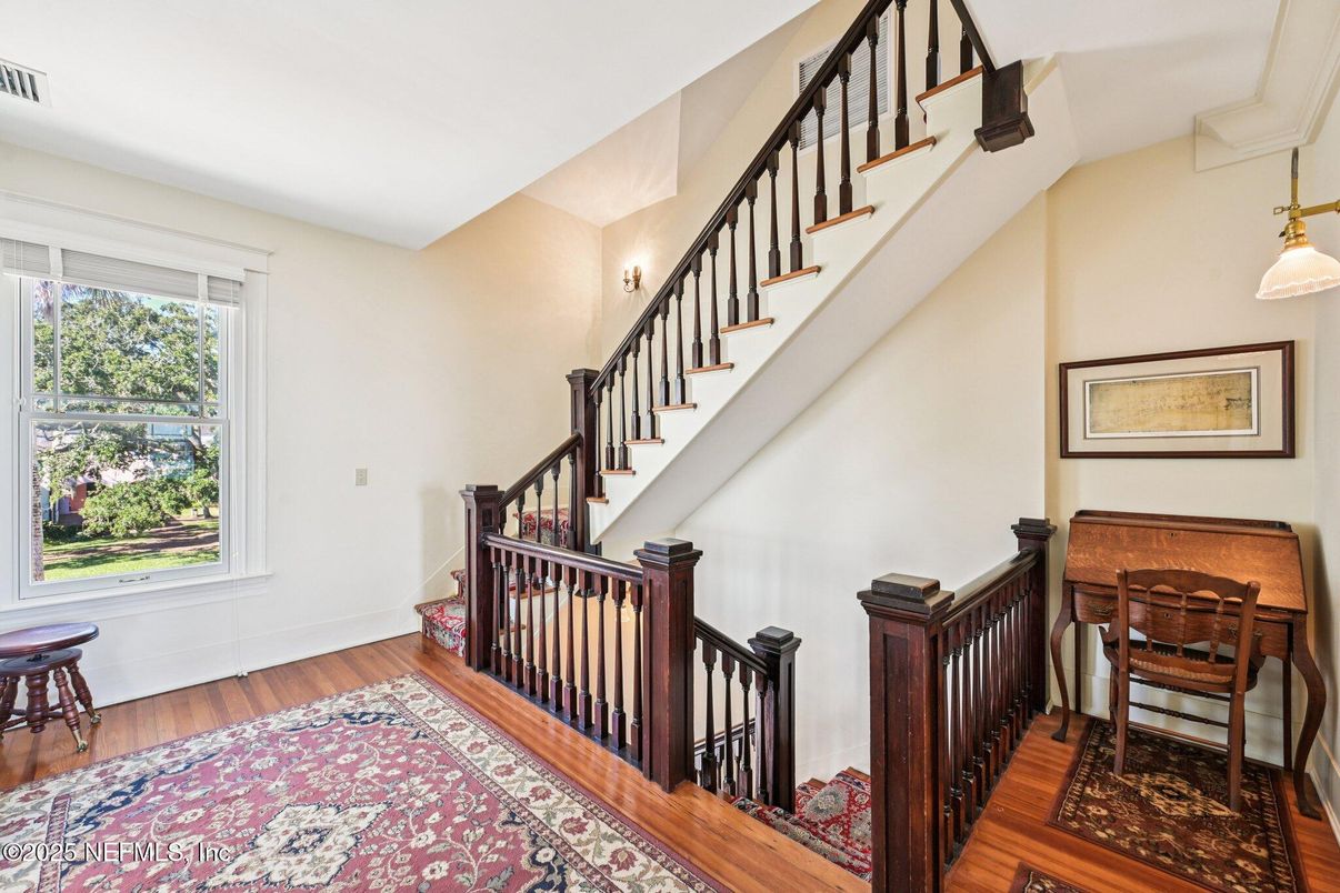 Interior, Pendant Lights, Wood Texture Flooring