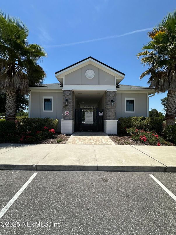 Exterior, Facade, Ranch