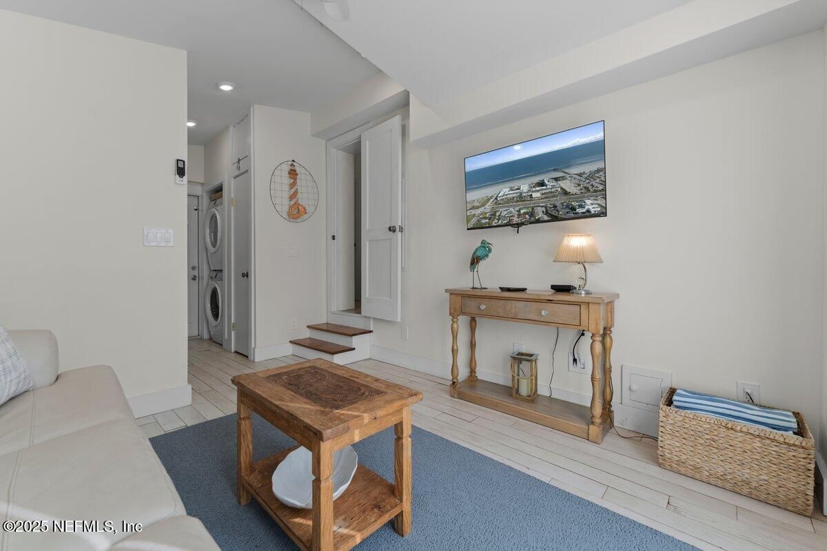 Interior, Recessed Lighting, Washer, Wood Texture Flooring